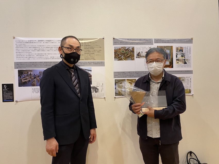 CDO安藤会長（左）、平光さん（右）の表彰状授与